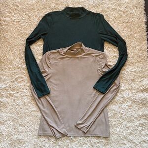 2 Beyond Yoga light weight mock neck tops Medium